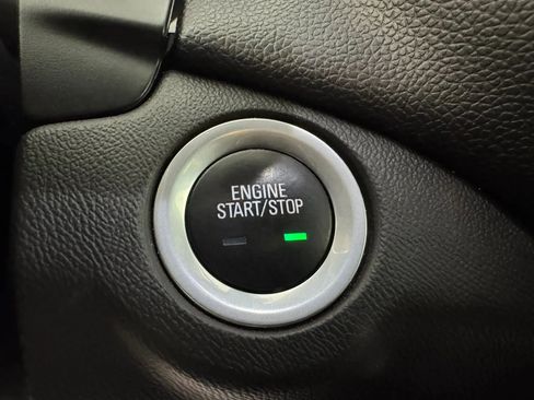 Used 2020 Chevrolet Equinox LT w/ Driver Convenience Package image 17