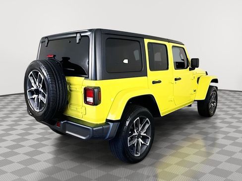 Used 2024 Jeep Wrangler Unlimited AWD/4WD image 32