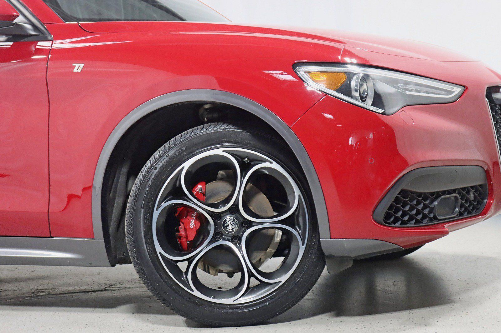 Used 2022 Alfa Romeo Stelvio Ti AWD/4WD image 5