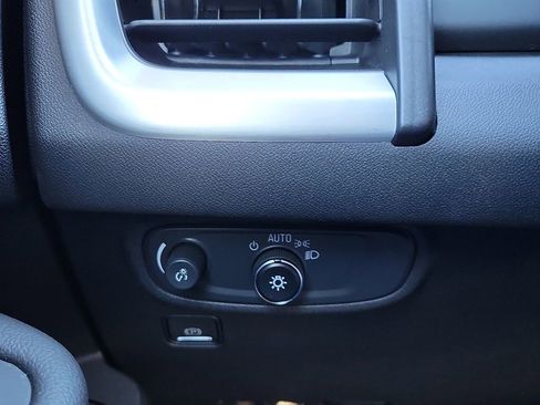 Used 2023 GMC Terrain SLE w/ Driver Convenience Package image 12