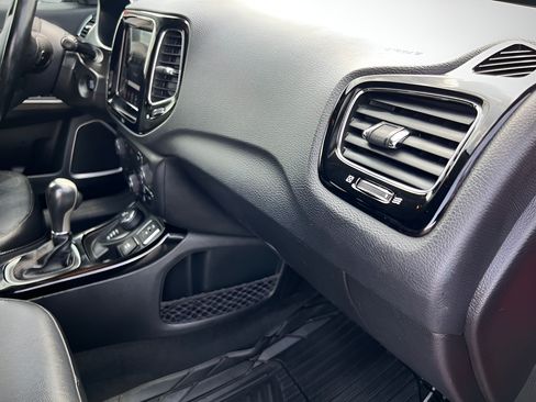 Used 2018 Jeep Compass Limited AWD/4WD image 28