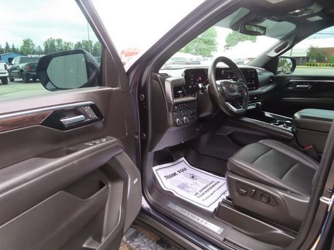 Used 2025 Chevrolet Suburban Z71 w/ Z71 Off-Road Package AWD/4WD image 18