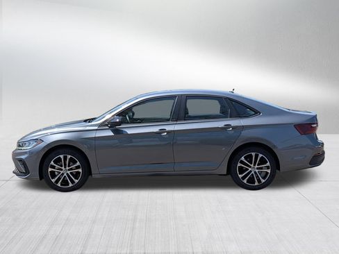 Certified 2025 Volkswagen Jetta Sport FWD image 4