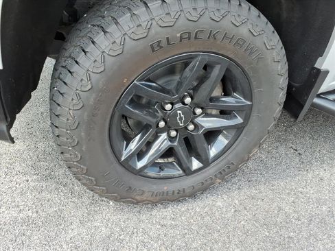Used 2019 Chevrolet Silverado 1500 LT Trail Boss AWD/4WD image 11