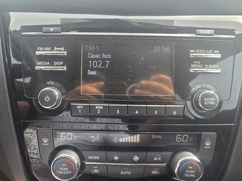 Used 2017 Nissan Rogue Sport SV image 19