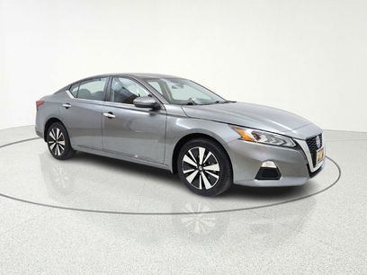 Used 2022 Nissan Altima 2.5 SV