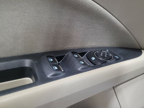 Used 2019 Ford Fusion SE FWD image 27