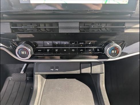 Certified 2024 Honda Prologue EX image 12