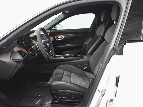 Used 2022 Audi e-tron GT Premium Plus image 29
