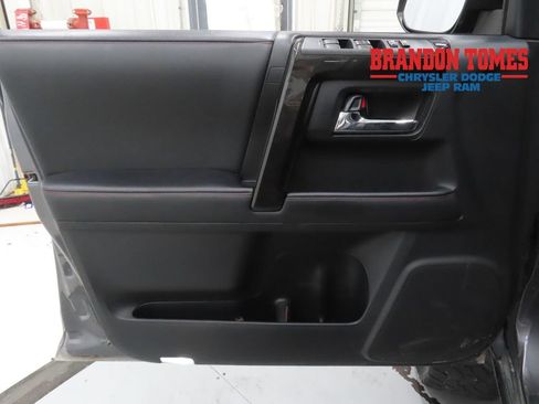 Used 2020 Toyota 4Runner TRD Off-Road AWD/4WD image 9