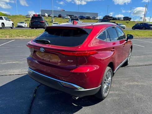 Certified 2024 Toyota Venza XLE AWD/4WD image 3