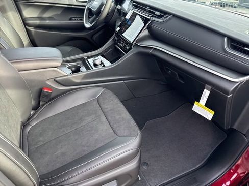 New 2025 Jeep Grand Cherokee Altitude w/ Trailer Tow Package image 20