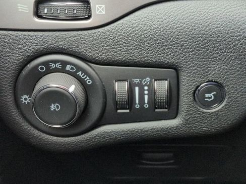 Used 2021 Jeep Cherokee Latitude Lux w/ Comfort/Convenience Group image 19