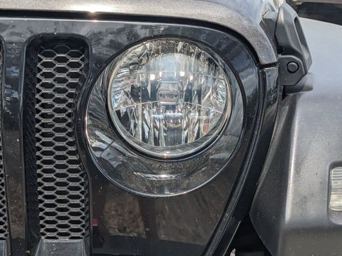 Used 2022 Jeep Wrangler Unlimited Sport AWD/4WD image 8