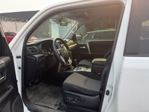 Used 2017 Toyota 4Runner SR5 AWD/4WD image 7