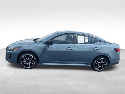 Used 2025 Nissan Sentra SR FWD image 2