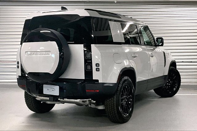 New 2026 Land Rover Defender 110 S AWD/4WD image 4