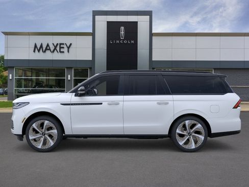 New 2026 Lincoln Navigator L Black Label AWD/4WD image 3