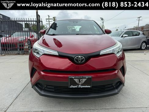 Used 2018 Toyota C-HR XLE FWD image 2