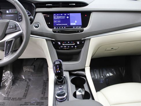 Used 2023 Cadillac XT5 Premium Luxury image 25
