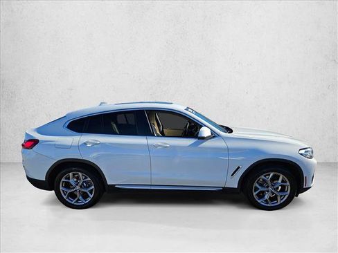 Used 2022 BMW X4 xDrive30i image 4