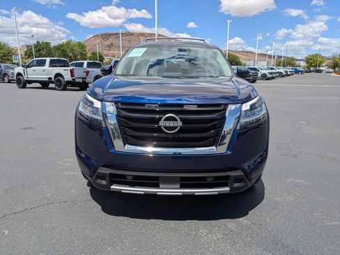 Used 2024 Nissan Pathfinder SL AWD/4WD image 9