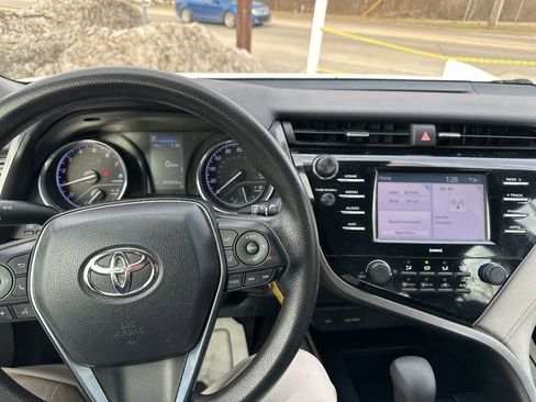 Used 2020 Toyota Camry LE image 10