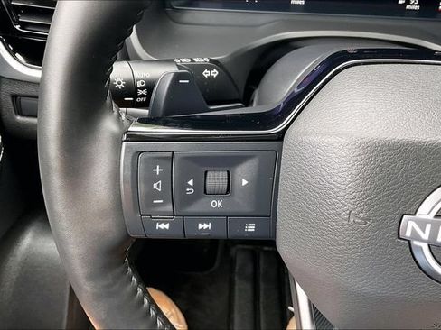 Used 2025 Nissan Rogue SL FWD image 16