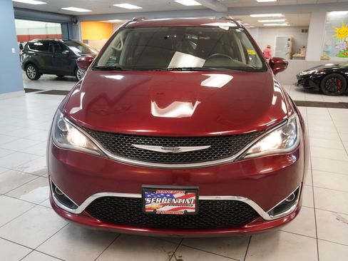 Used 2017 Chrysler Pacifica Touring-L FWD image 15