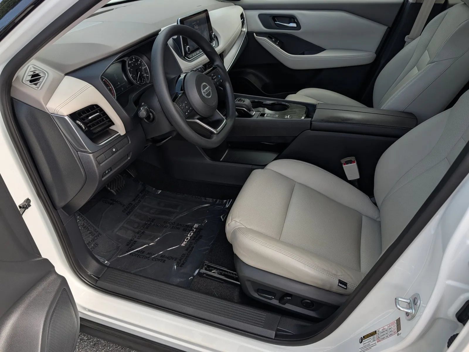 Used 2021 Nissan Rogue SV FWD image 9