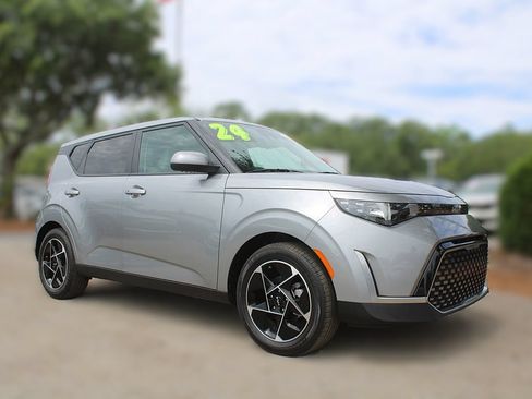 Certified 2024 Kia Soul EX FWD image 3