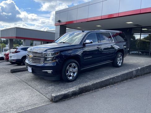 Used 2017 Chevrolet Suburban Premier AWD/4WD image 4