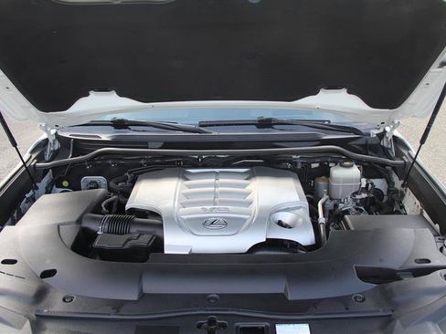 Used 2018 Lexus LX 570 4WD w/ Luxury Package image 10