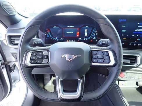 Used 2025 Ford Mustang Premium image 22