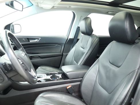 Used 2017 Ford Edge Titanium w/ Equipment Group 301A AWD/4WD image 32