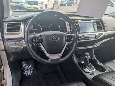 Used 2016 Toyota Highlander XLE AWD/4WD image 14