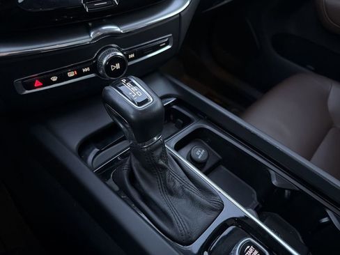 Used 2018 Volvo XC60 T5 Momentum w/ Convenience Package image 27