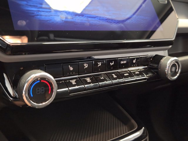 New 2027 Chevrolet Bolt LT w/ Comfort Package FWD image 21