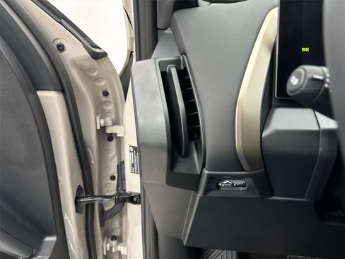 Used 2025 BMW X3 xDrive30i w/ Premium Package image 31