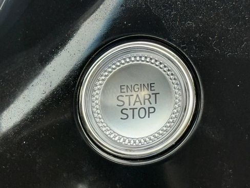 Used 2025 Genesis G70 2.5T RWD image 28
