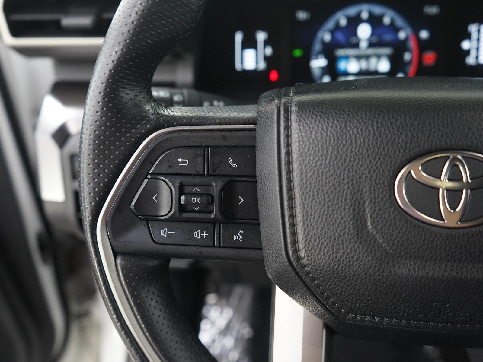 Used 2025 Toyota 4Runner SR5 AWD/4WD image 24