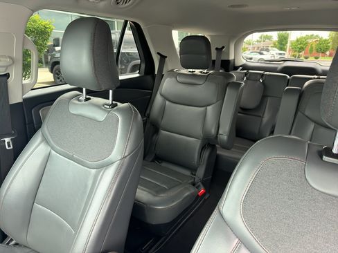 Used 2025 Ford Explorer Active w/ Active Comfort Package AWD/4WD image 16