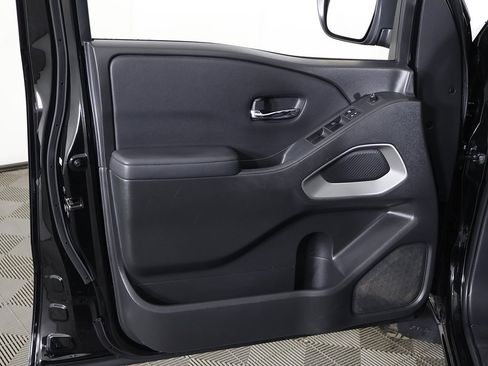 Used 2022 Nissan Frontier SV image 19