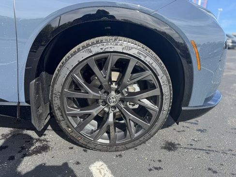 New 2025 Toyota Crown Signia Limited image 9