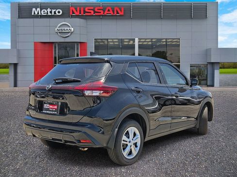 New 2025 Nissan Kicks Play S image 3