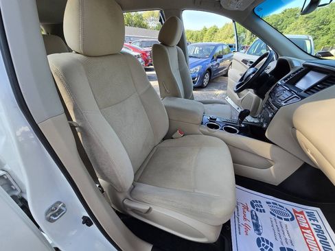 Used 2016 Nissan Pathfinder SV AWD/4WD image 17