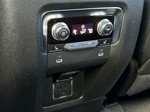 Used 2022 GMC Yukon Denali image 23