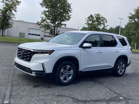New 2025 Honda Pilot EX-L image 2