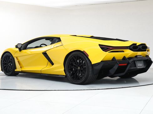 Used 2024 Lamborghini Revuelto AWD/4WD image 5