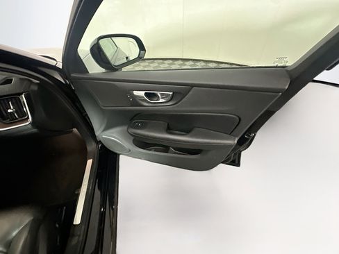 Used 2024 Volvo S60 B5 Plus image 32